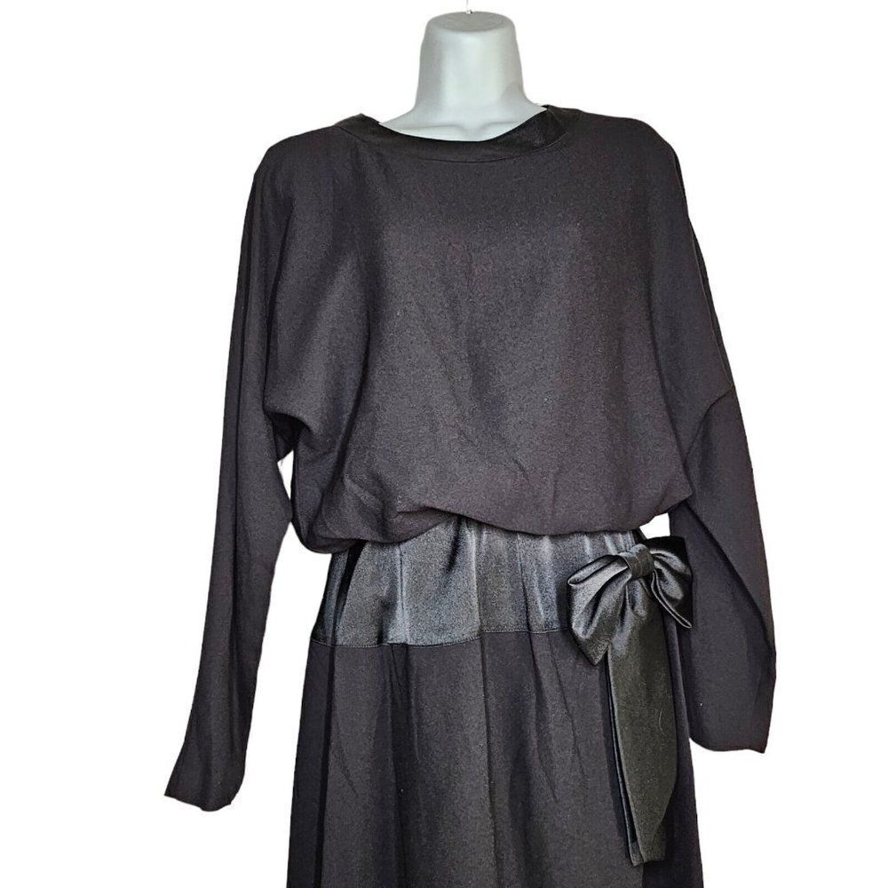 Vintage 60s Blouson Dress Womens Size Small Black Bow Accent Mod Classic